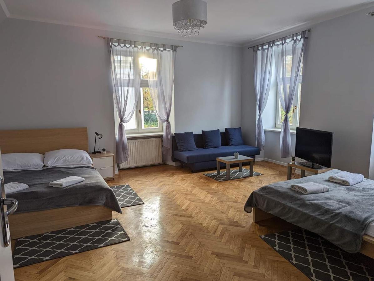 Wawel Suites Krasków Exteriör bild