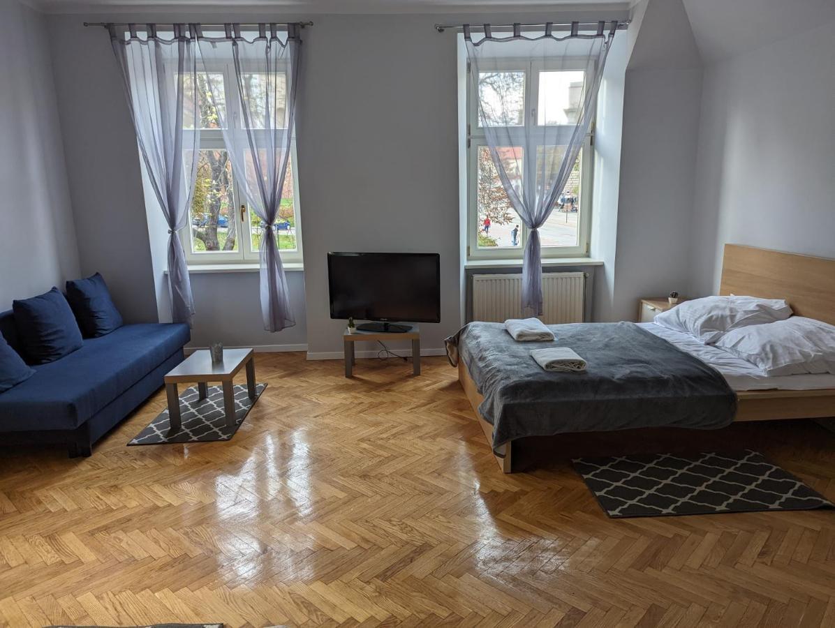 Wawel Suites Krasków Exteriör bild